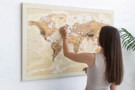 Smėlinis, detalus pasaulio žemėlapis iš toli